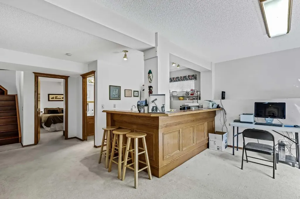 44 Valley Meadow Close NW Calgary AB T3B 5M1