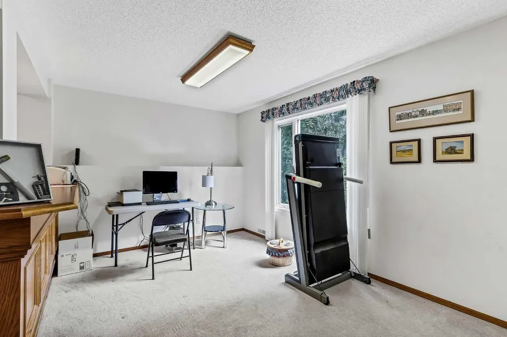44 Valley Meadow Close NW Calgary AB T3B 5M1