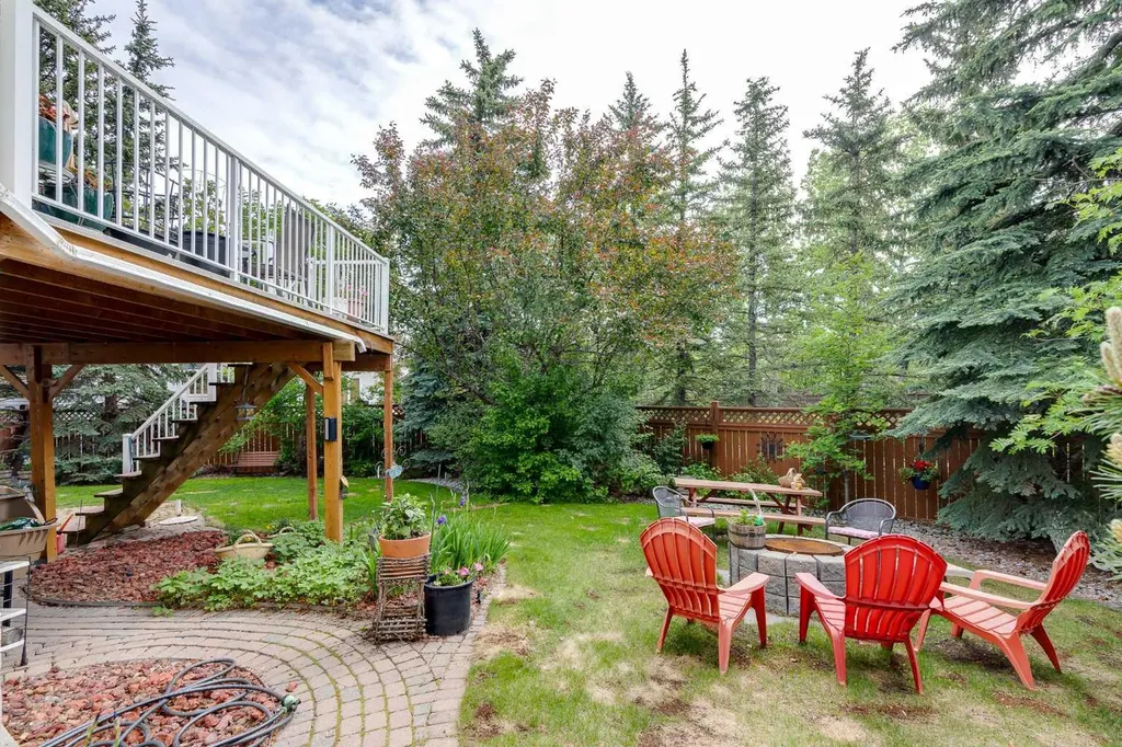 44 Valley Meadow Close NW Calgary AB T3B 5M1