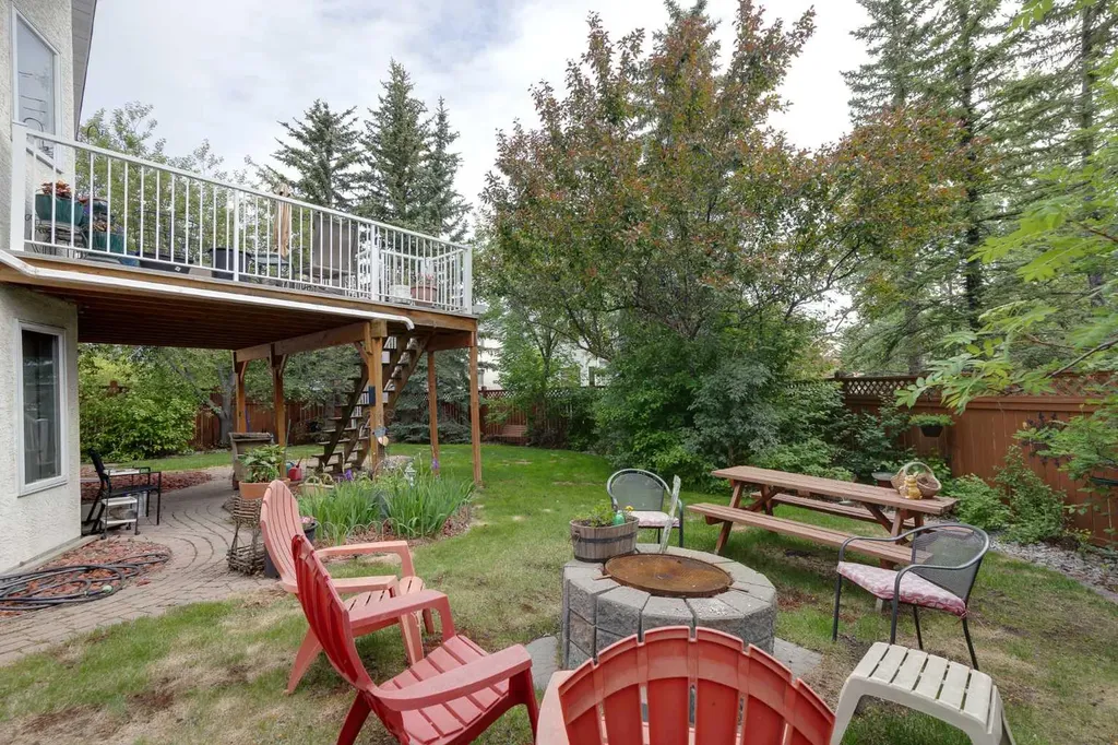 44 Valley Meadow Close NW Calgary AB T3B 5M1