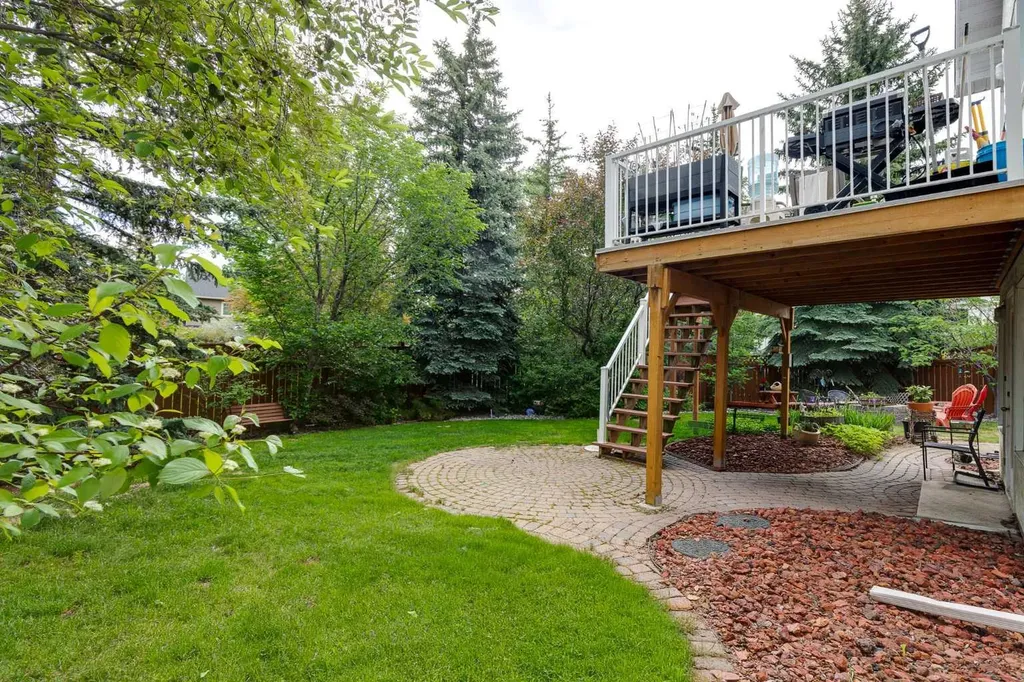 44 Valley Meadow Close NW Calgary AB T3B 5M1
