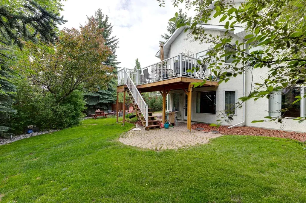 44 Valley Meadow Close NW Calgary AB T3B 5M1