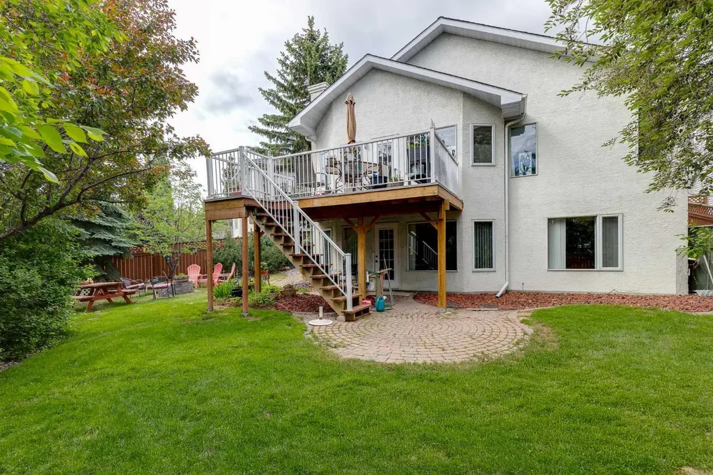 44 Valley Meadow Close NW Calgary AB T3B 5M1