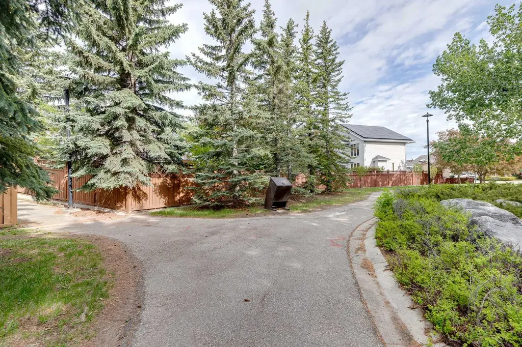 44 Valley Meadow Close NW Calgary AB T3B 5M1