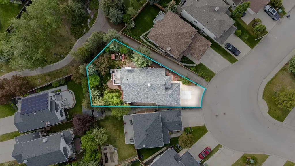 44 Valley Meadow Close NW Calgary AB T3B 5M1