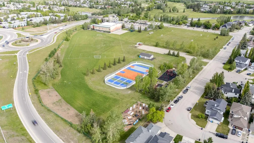 44 Valley Meadow Close NW Calgary AB T3B 5M1