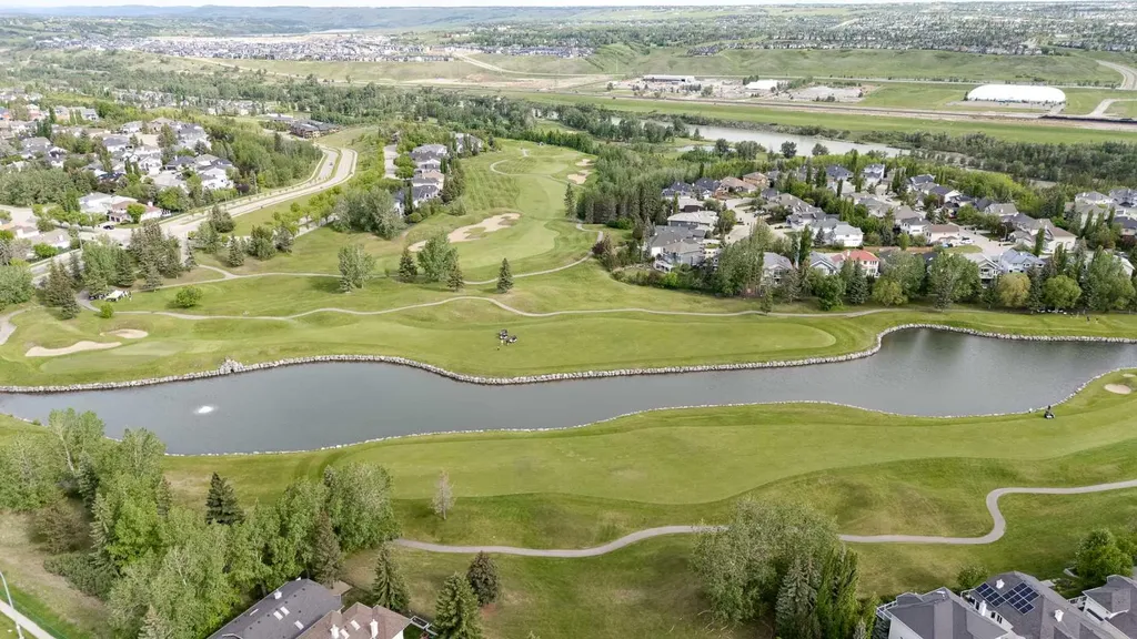 44 Valley Meadow Close NW Calgary AB T3B 5M1