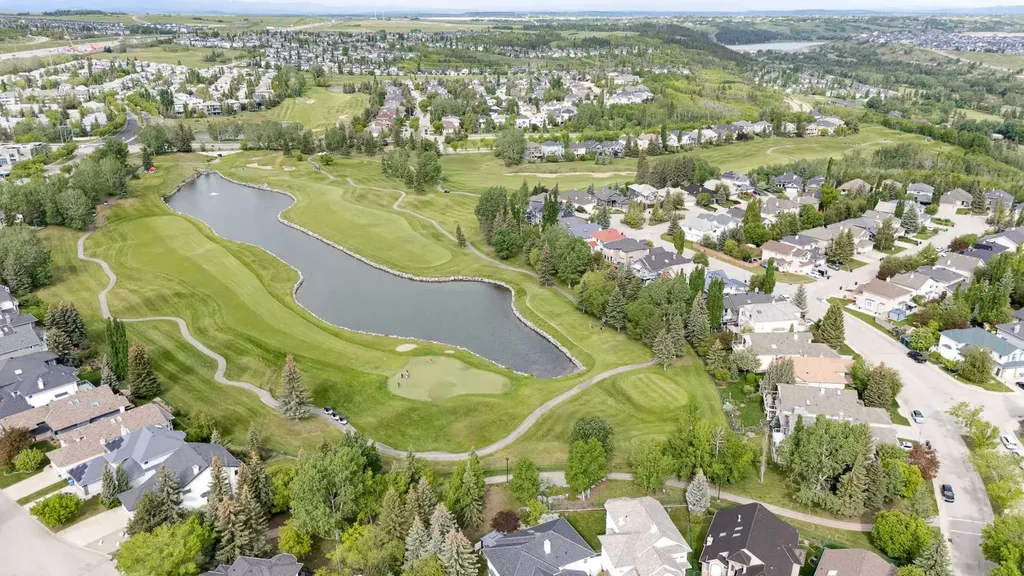 44 Valley Meadow Close NW Calgary AB T3B 5M1