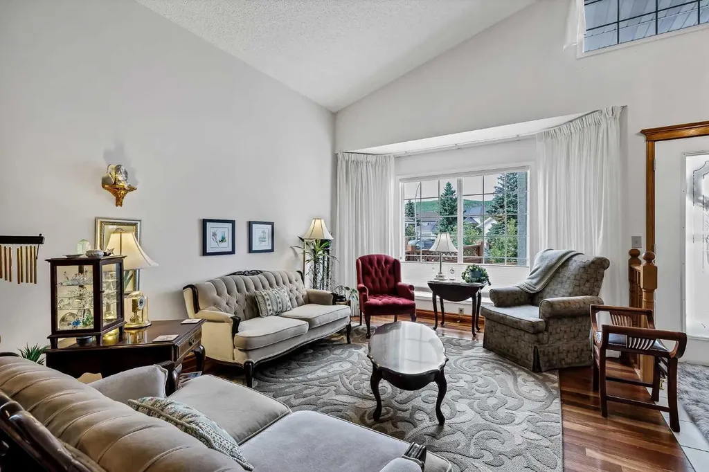 44 Valley Meadow Close NW Calgary AB T3B 5M1
