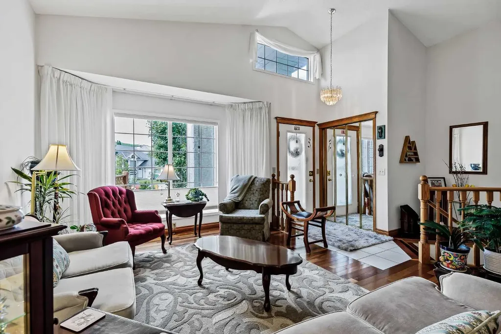 44 Valley Meadow Close NW Calgary AB T3B 5M1