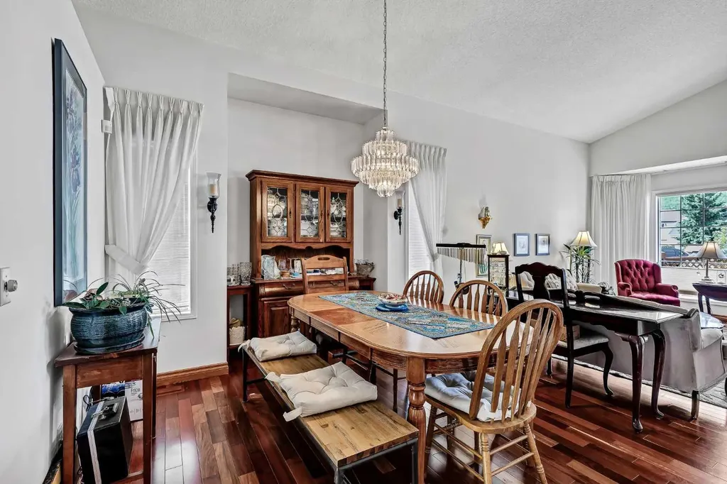 44 Valley Meadow Close NW Calgary AB T3B 5M1