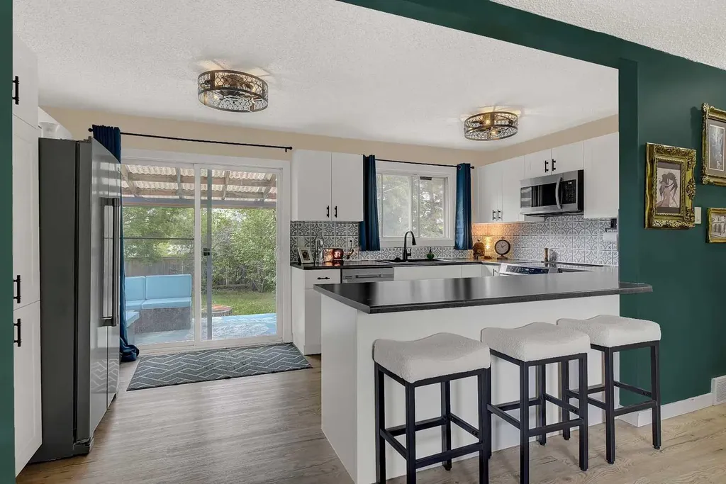 9631 85 Avenue Grande Prairie AB T8V 3K4