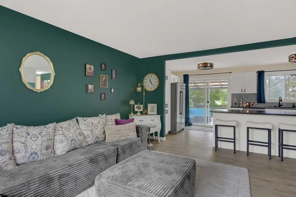 9631 85 Avenue Grande Prairie AB T8V 3K4