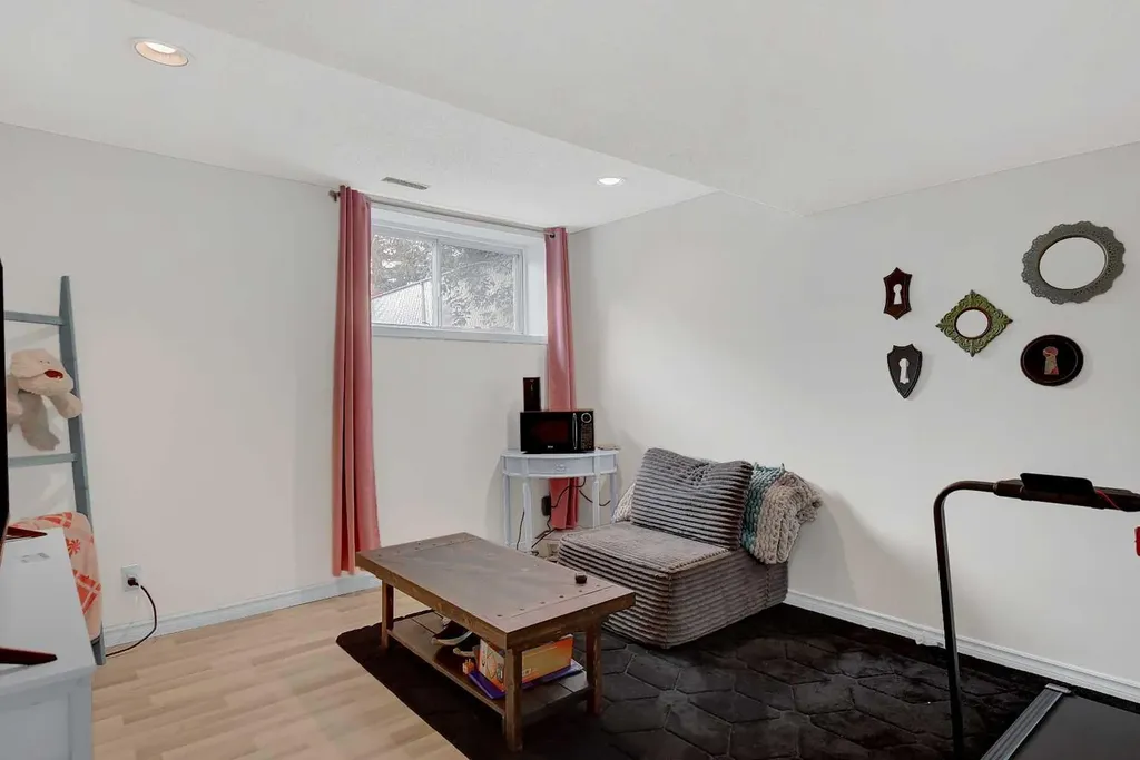 9631 85 Avenue Grande Prairie AB T8V 3K4