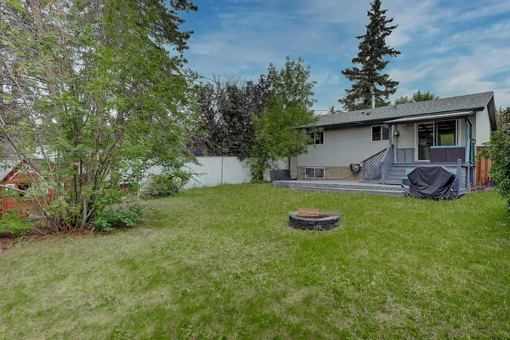 9631 85 Avenue Grande Prairie AB T8V 3K4