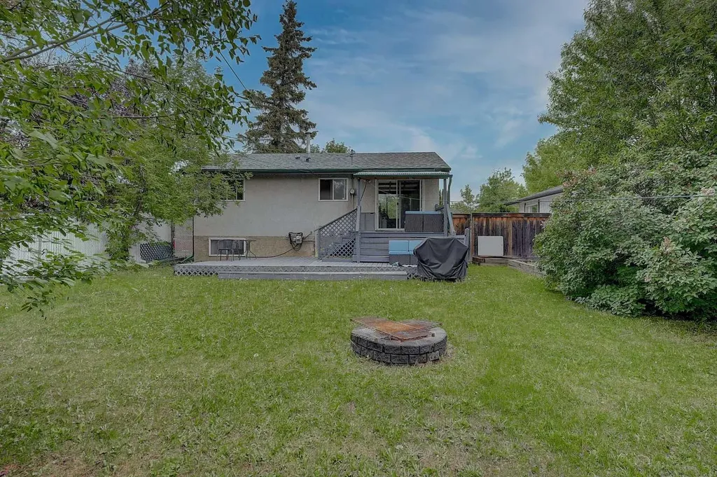 9631 85 Avenue Grande Prairie AB T8V 3K4