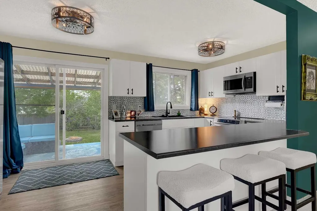 9631 85 Avenue Grande Prairie AB T8V 3K4