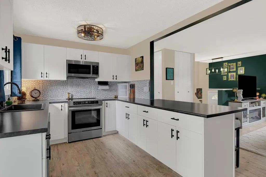 9631 85 Avenue Grande Prairie AB T8V 3K4