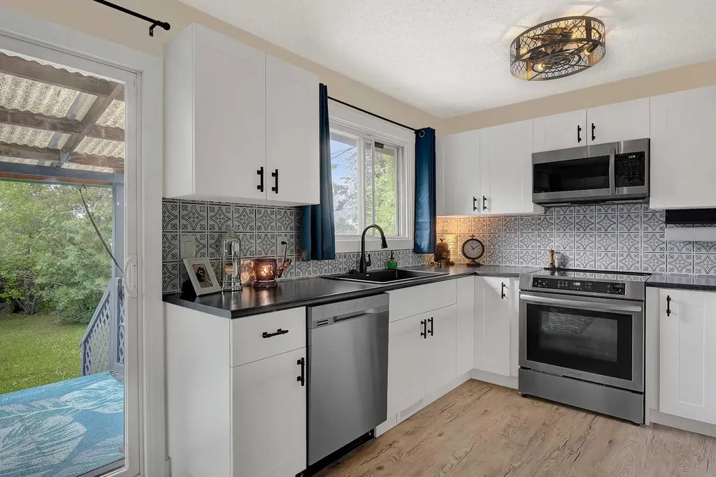 9631 85 Avenue Grande Prairie AB T8V 3K4