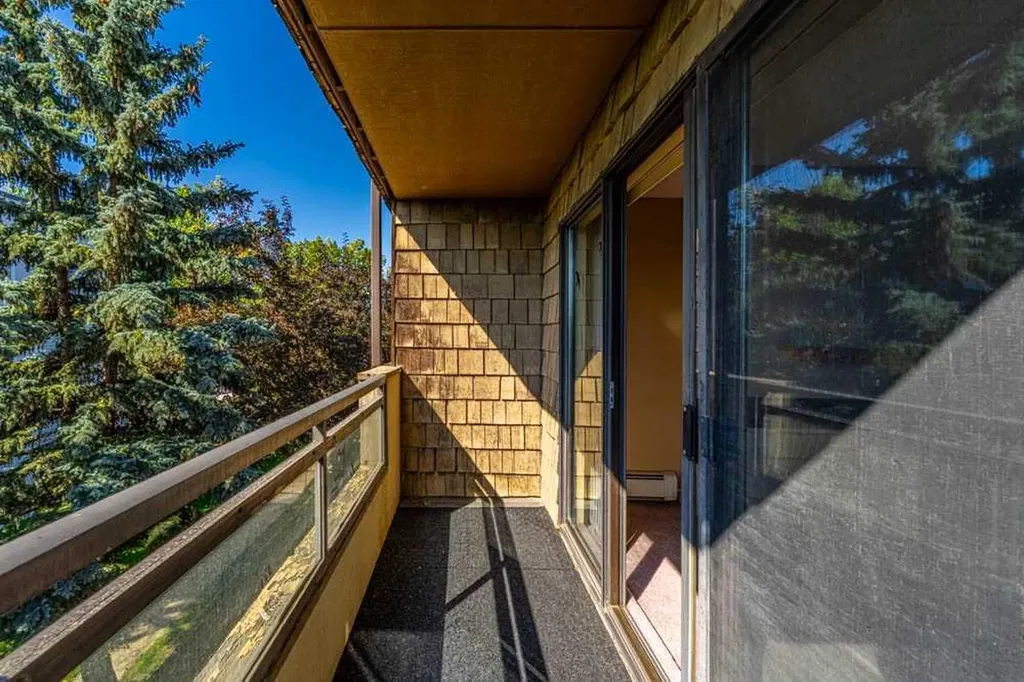 3730 50 Street NW Calgary AB T3A 2V9