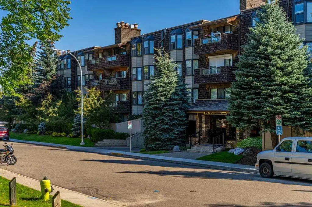 3730 50 Street NW Calgary AB T3A 2V9