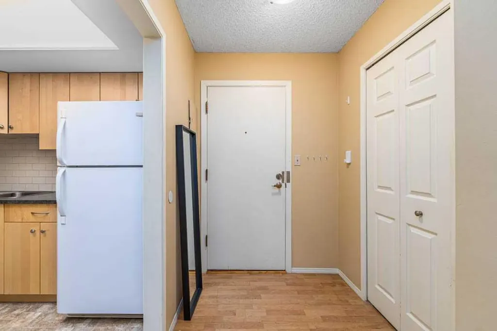 3730 50 Street NW Calgary AB T3A 2V9