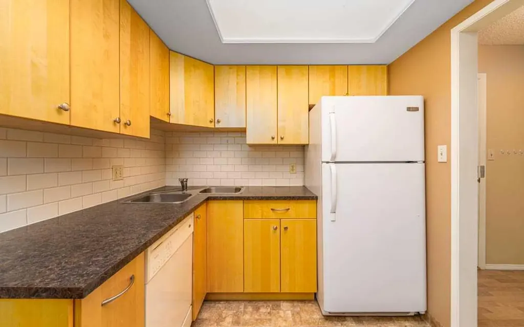 3730 50 Street NW Calgary AB T3A 2V9