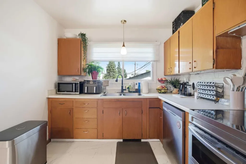 9020 Fairmount Drive SE Calgary AB T2H 0Z5