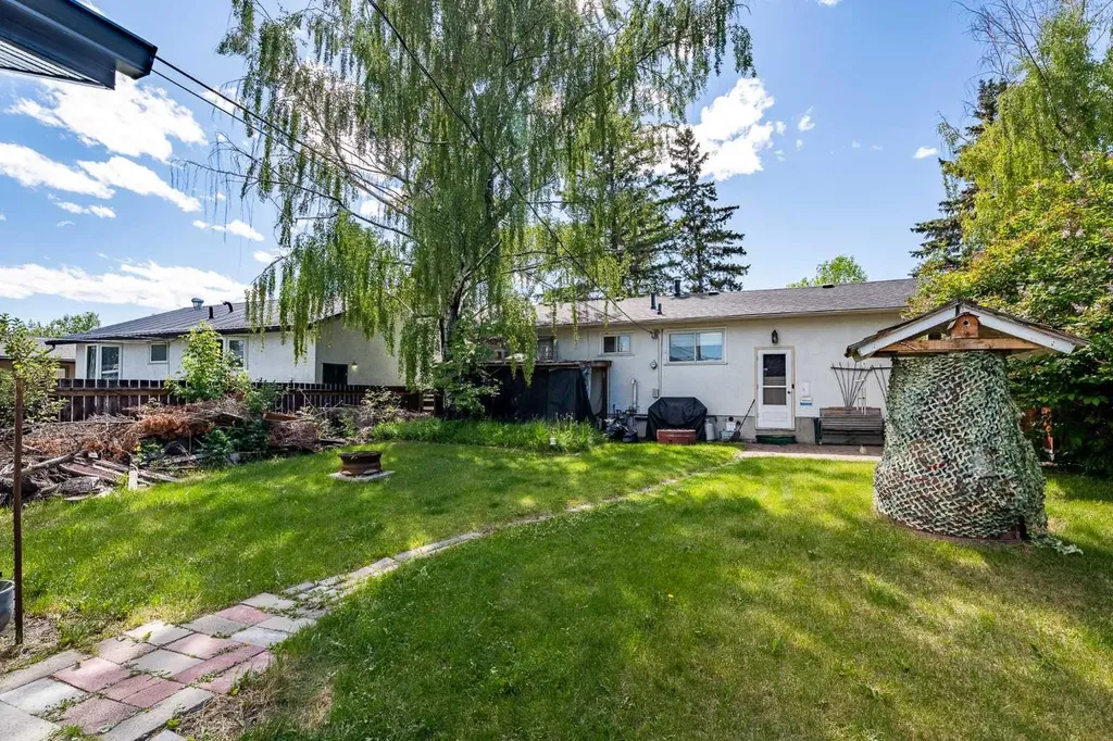 9020 Fairmount Drive SE Calgary AB T2H 0Z5