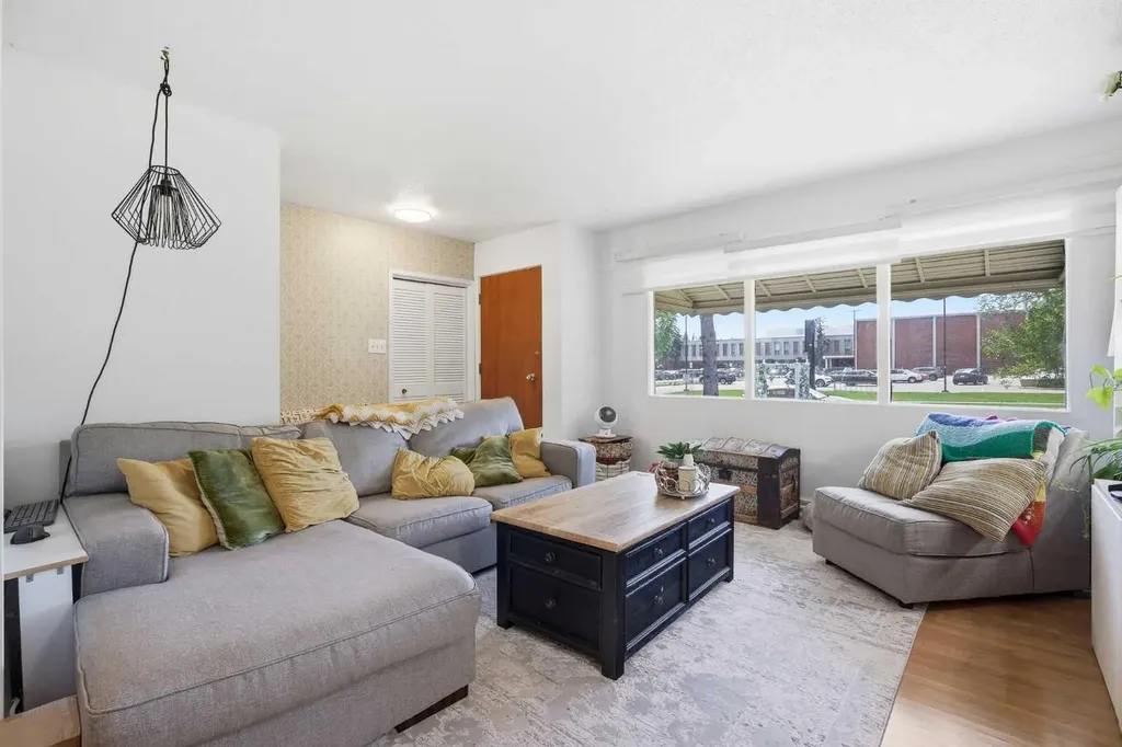 9020 Fairmount Drive SE Calgary AB T2H 0Z5