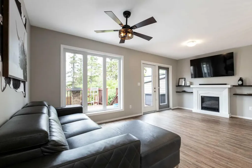 2314 19 Avenue Bowden AB T0M 0K0