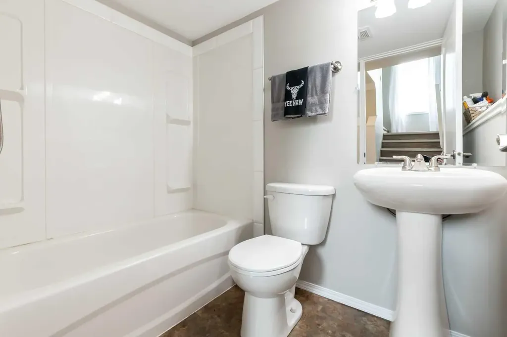 2314 19 Avenue Bowden AB T0M 0K0