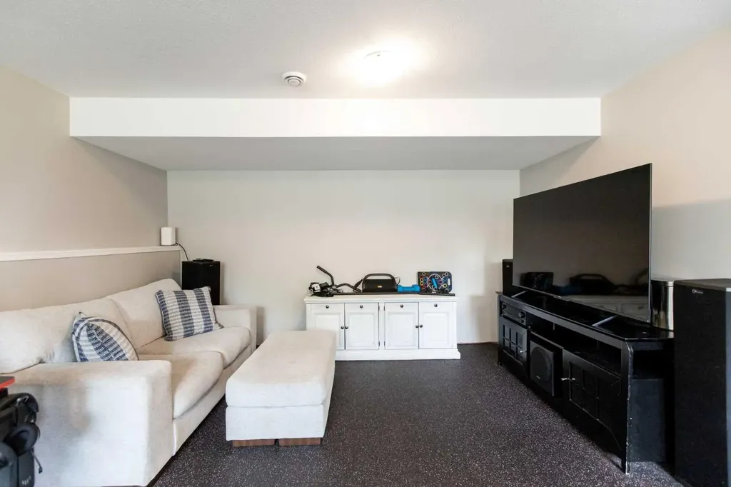 2314 19 Avenue Bowden AB T0M 0K0