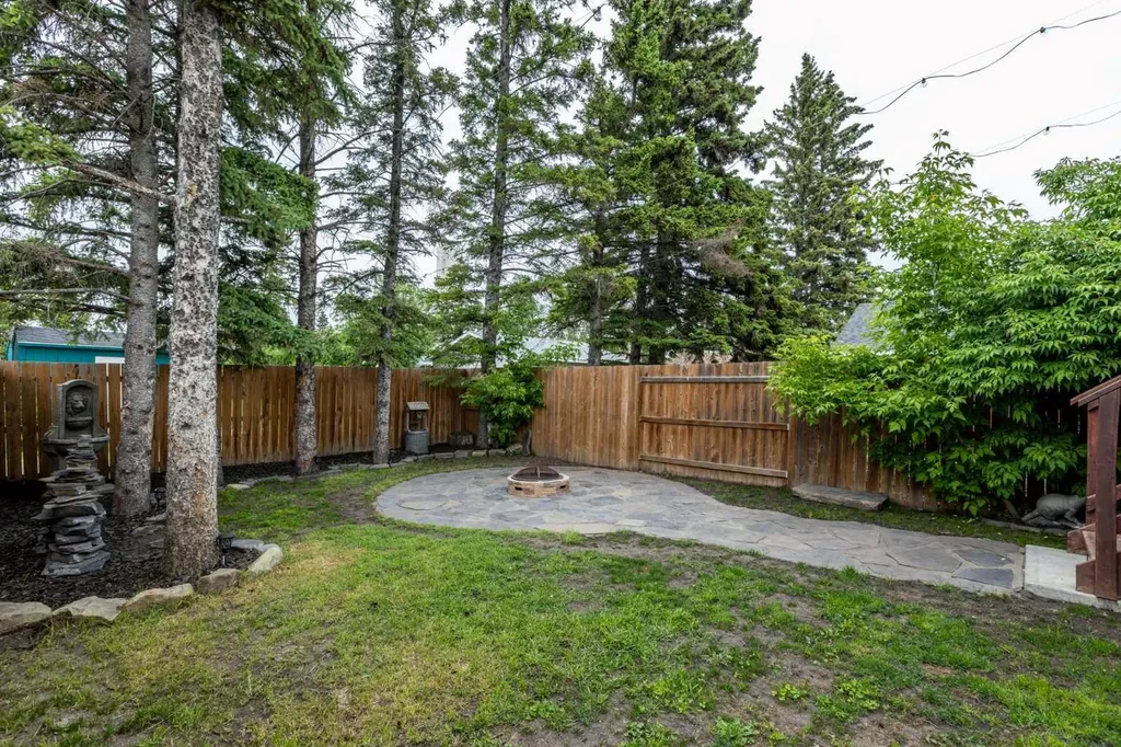 2314 19 Avenue Bowden AB T0M 0K0