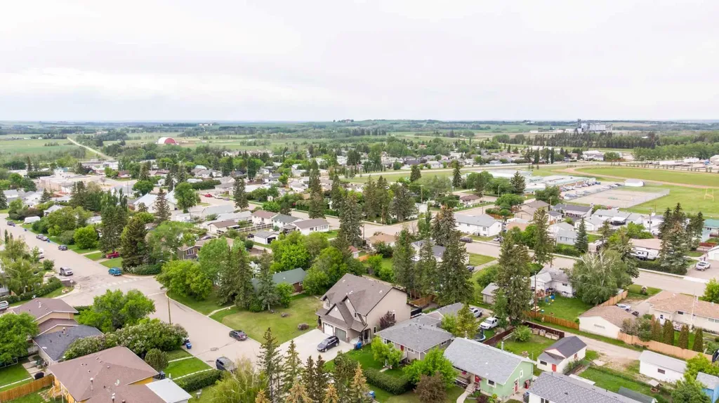 2314 19 Avenue Bowden AB T0M 0K0