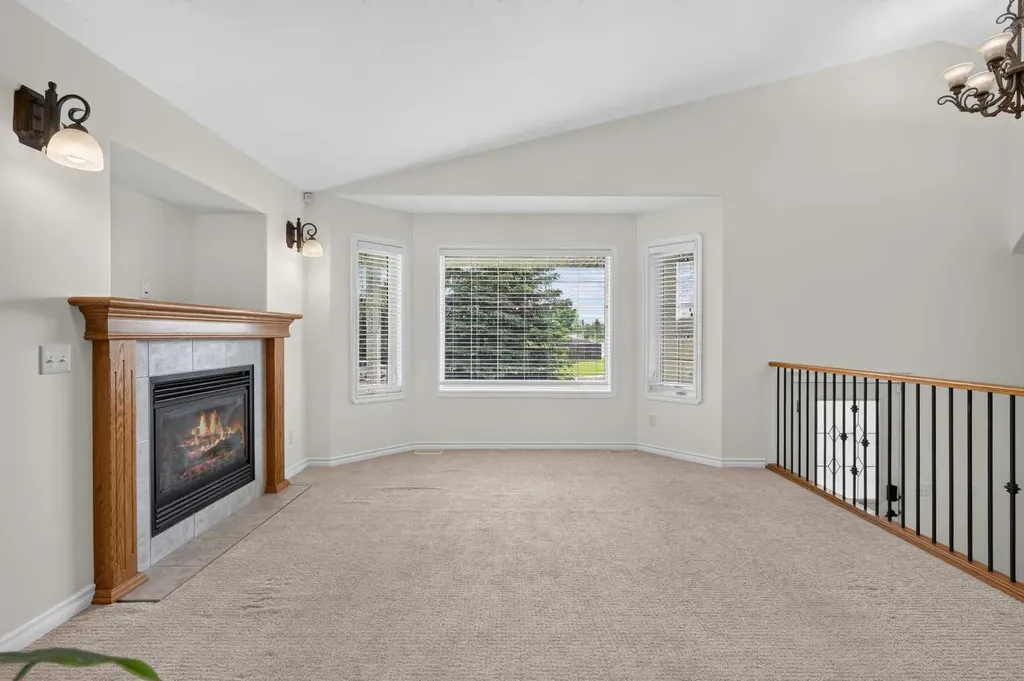 219 Hillcrest Boulevard Strathmore AB T1P 1Z6