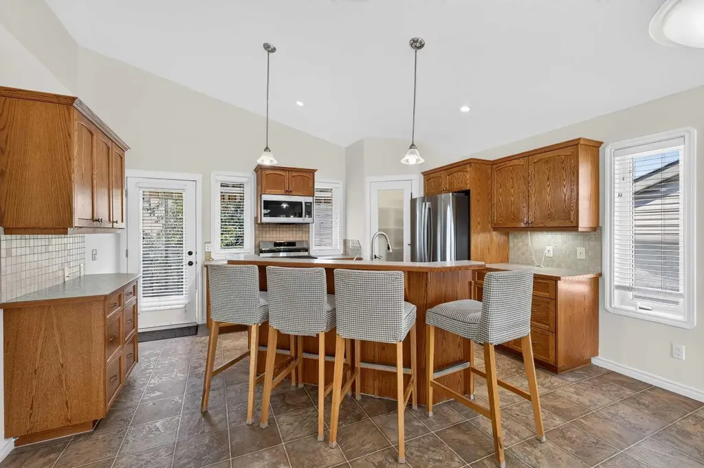 219 Hillcrest Boulevard Strathmore AB T1P 1Z6