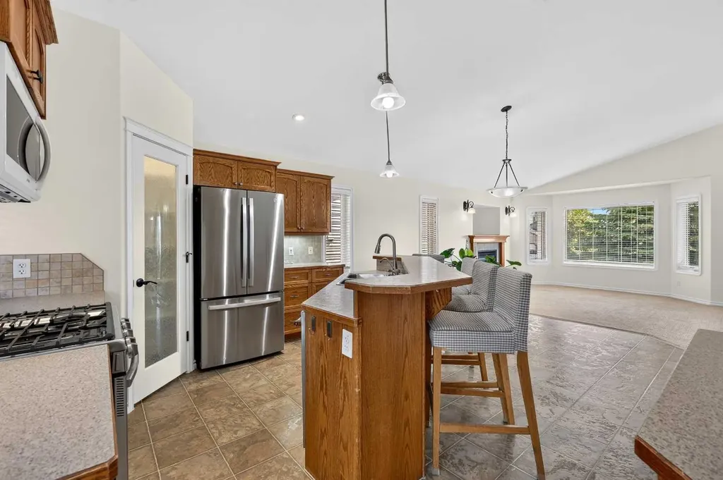 219 Hillcrest Boulevard Strathmore AB T1P 1Z6