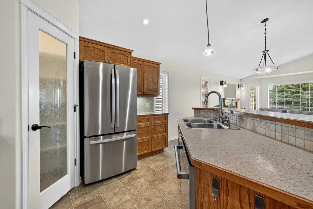 219 Hillcrest Boulevard Strathmore AB T1P 1Z6
