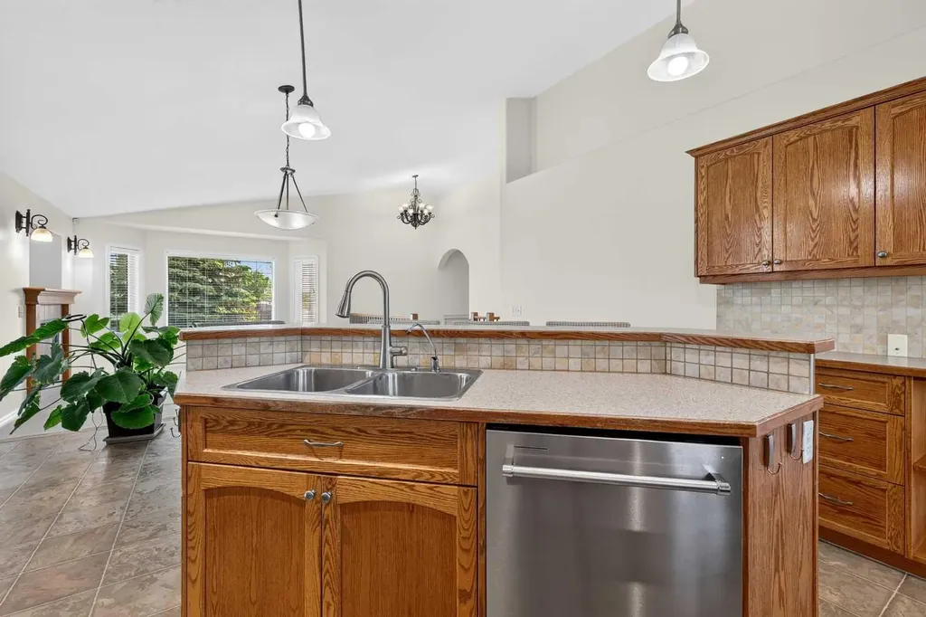 219 Hillcrest Boulevard Strathmore AB T1P 1Z6