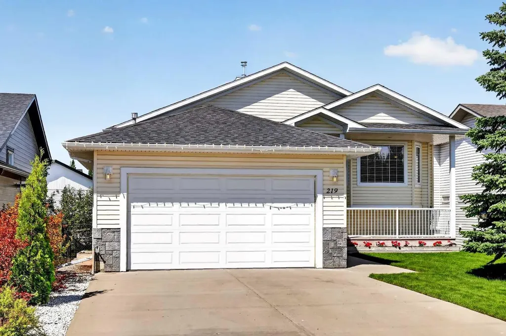 219 Hillcrest Boulevard Strathmore AB T1P 1Z6