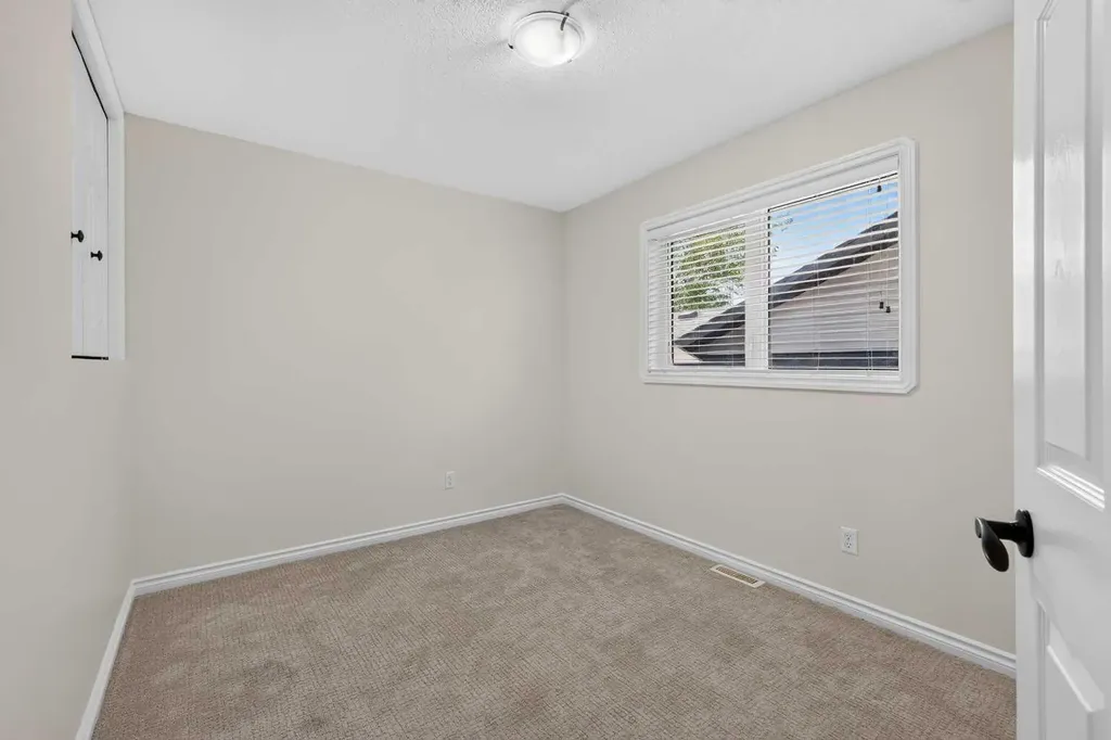 219 Hillcrest Boulevard Strathmore AB T1P 1Z6