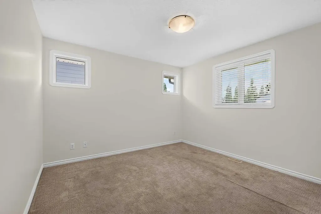 219 Hillcrest Boulevard Strathmore AB T1P 1Z6