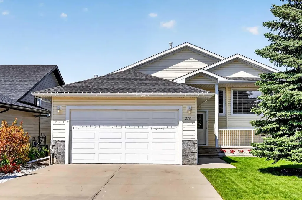 219 Hillcrest Boulevard Strathmore AB T1P 1Z6