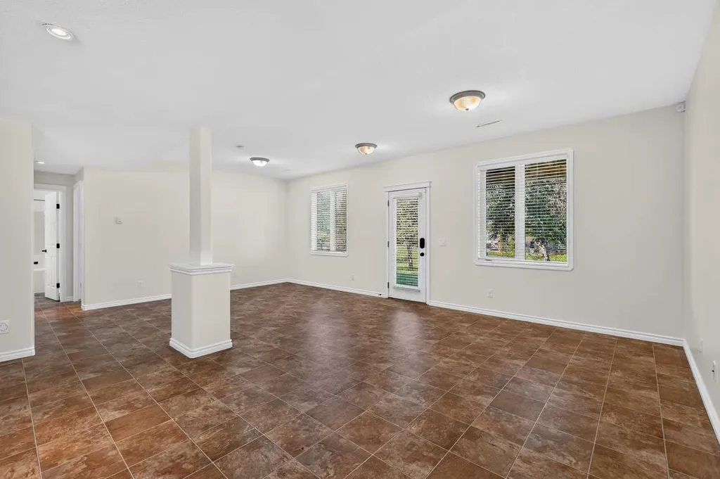 219 Hillcrest Boulevard Strathmore AB T1P 1Z6