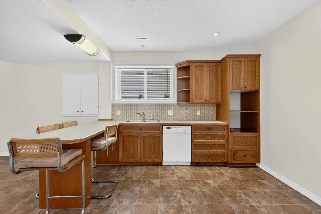 219 Hillcrest Boulevard Strathmore AB T1P 1Z6