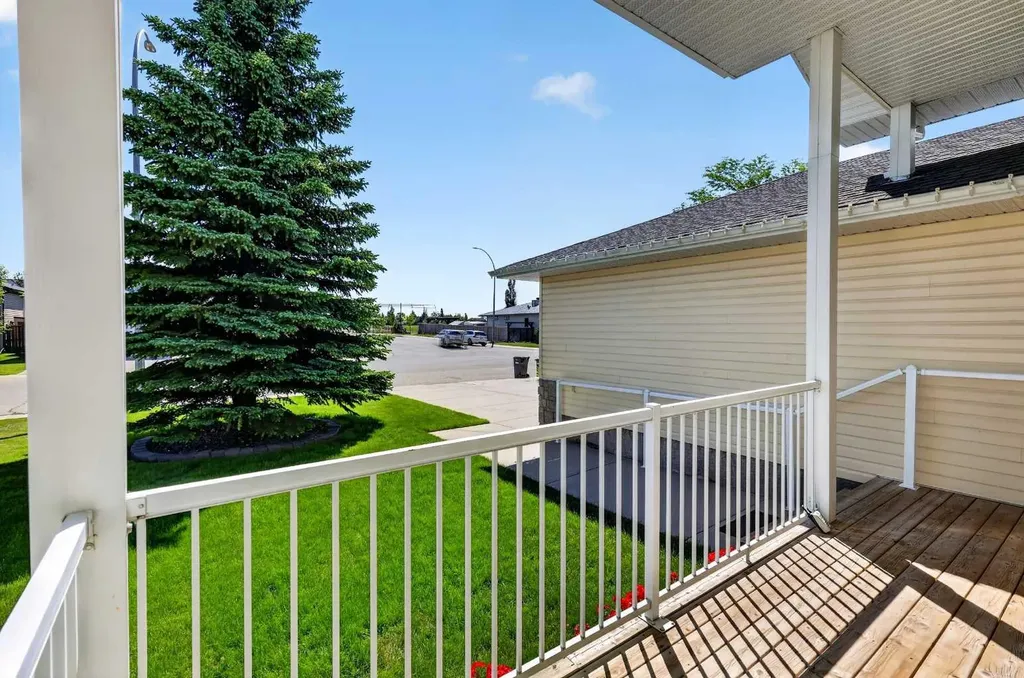 219 Hillcrest Boulevard Strathmore AB T1P 1Z6