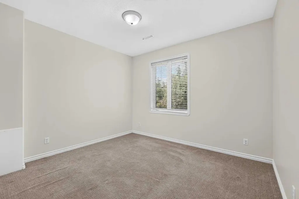219 Hillcrest Boulevard Strathmore AB T1P 1Z6