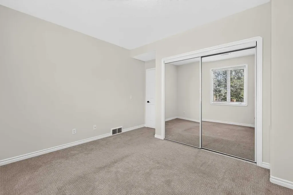 219 Hillcrest Boulevard Strathmore AB T1P 1Z6
