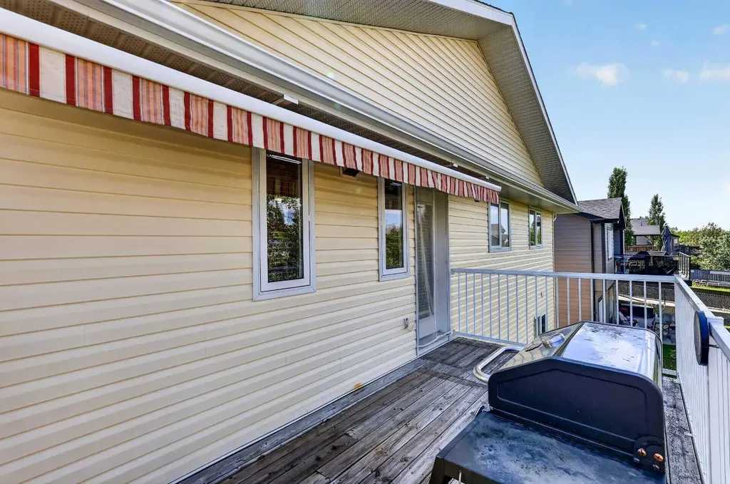 219 Hillcrest Boulevard Strathmore AB T1P 1Z6